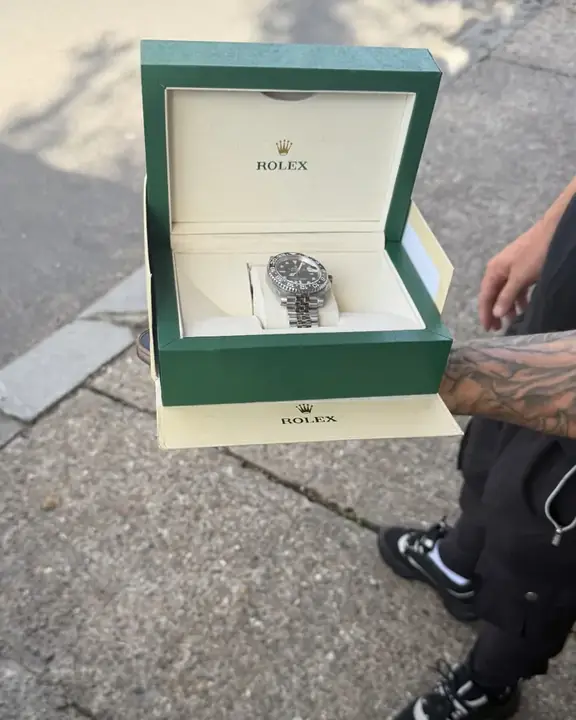 A recent sourcing hand-over